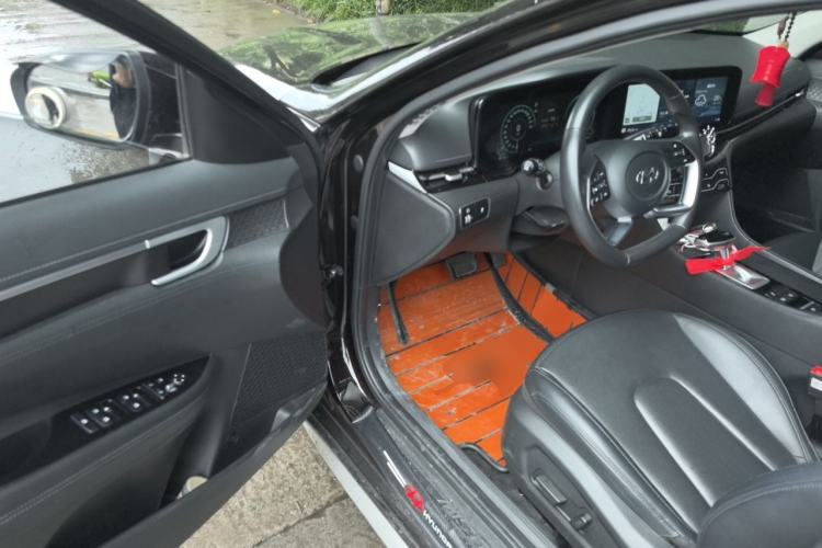 Used Hyundai Mistra 2021 1.8L CVT LUX Premium Edition Driver Seat