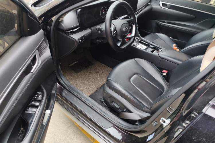 Used Hyundai Mistra 2021 1.8L CVT LUX Premium Edition Driver Seat