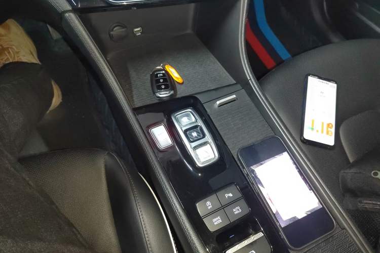Used Hyundai Mistra 2021 270TGDi DCT LUX Prestige Edition Gear Lever