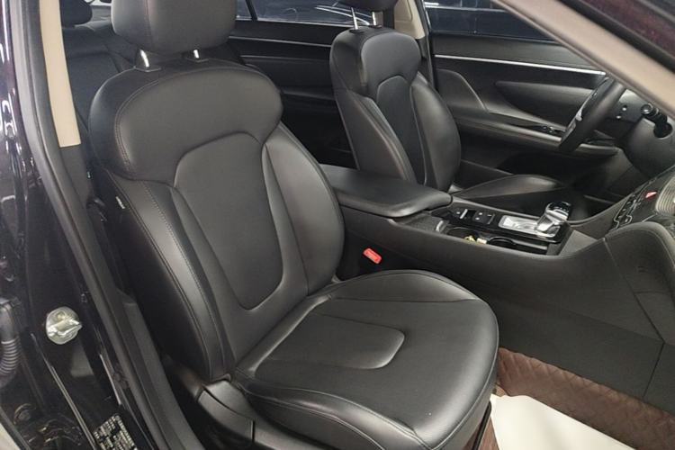Used Hyundai Mistra 2021 1.8L CVT GLX Elite Edition Right Front Seat