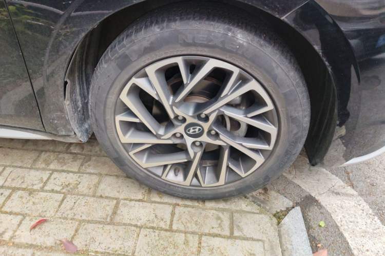 Used Hyundai Mistra 2021 1.8L CVT GLX Elite Edition Right Front Wheel Hub