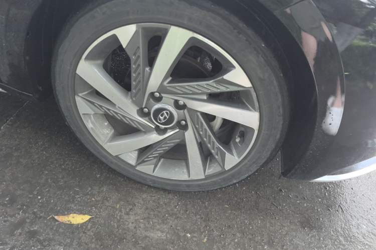 Used Hyundai Mistra 2021 1.8L CVT LUX Premium Edition Right Front Wheel Hub