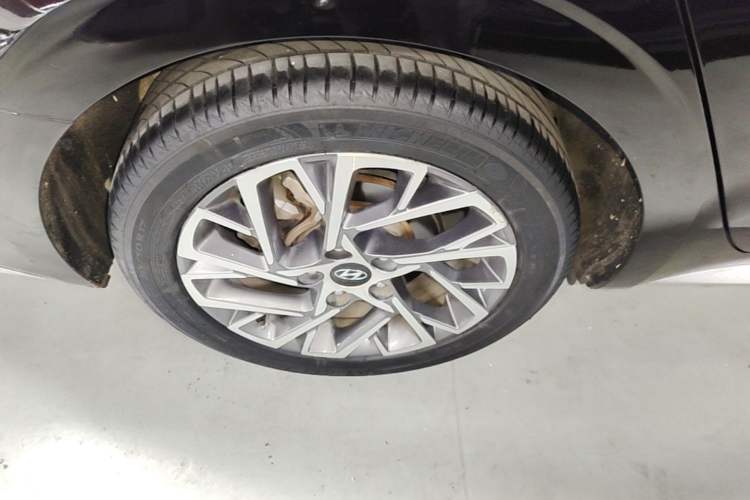 Used Hyundai Mistra 2021 1.8L CVT GLX Elite Edition Right Rear Wheel Hub