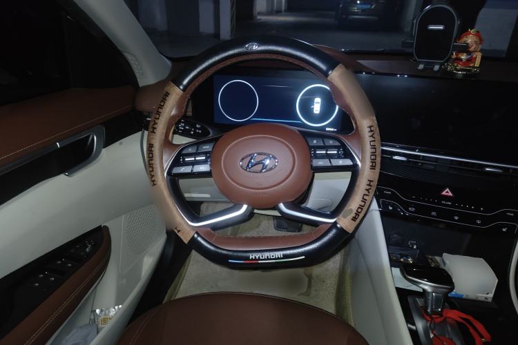 Used Hyundai Mistra 2021 1.8L CVT LUX Premium Edition Steering Wheel
