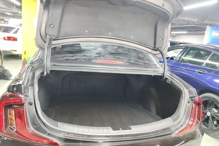 Used Hyundai Mistra 2021 1.8L CVT GLX Elite Edition Trunk