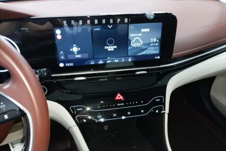 Used Hyundai Mistra 2021 1.8L CVT LUX Premium Edition Audio And AC Panel