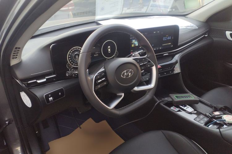 Used Hyundai Mistra 2021 270TGDi DCT TOP Flagship Edition Center Console