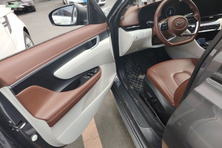 Used Hyundai Mistra 2021 1.8L CVT LUX Premium Edition Driver Seat