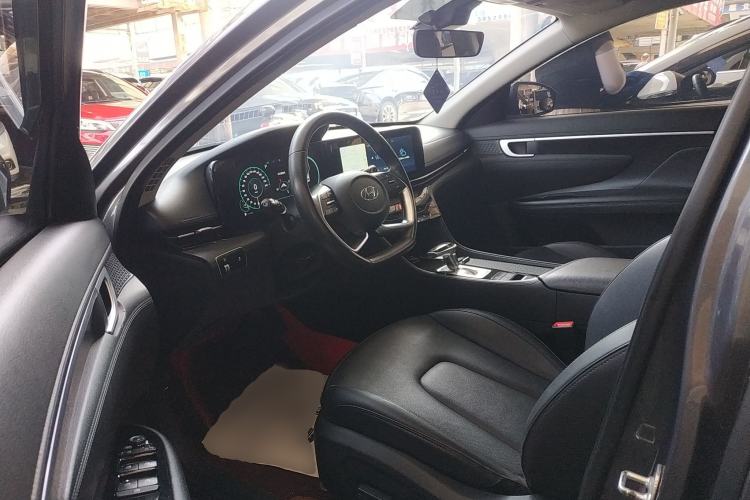 Used Hyundai Mistra 2021 1.8L CVT LUX Premium Edition Driver Seat