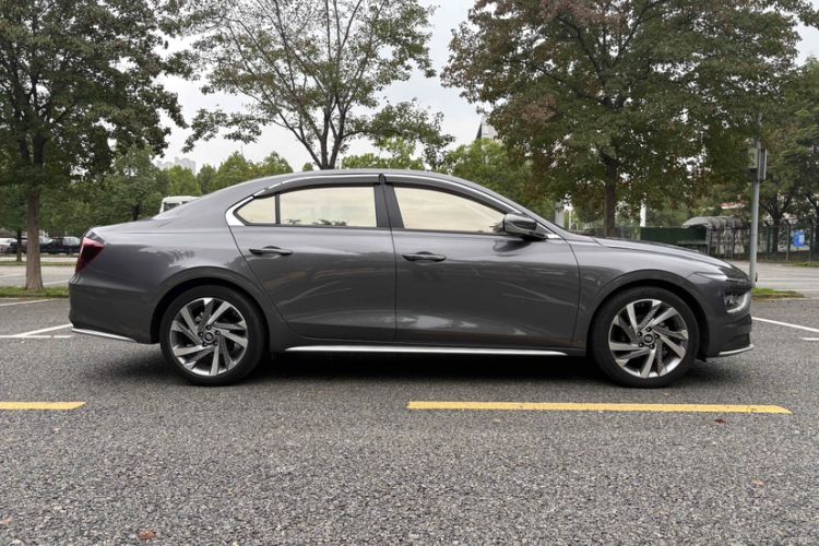 Used Hyundai Mistra 2021 1.8L CVT LUX Premium Edition Exterior 5
