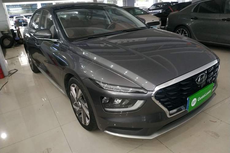 Used Hyundai Mistra 2021 1.8L CVT LUX Premium Edition Front Right 45 Deg
