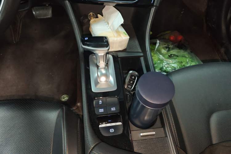 Used Hyundai Mistra 2021 1.8L CVT LUX Premium Edition Gear Lever