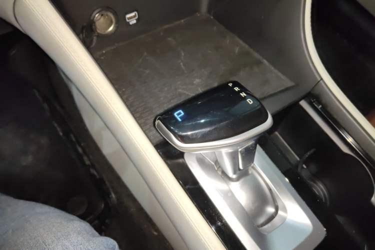 Used Hyundai Mistra 2021 1.8L CVT LUX Premium Edition Gear Lever