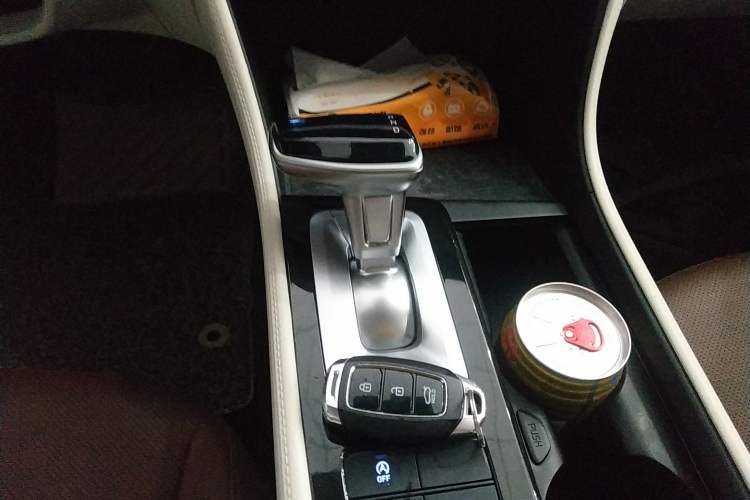 Used Hyundai Mistra 2021 1.8L CVT LUX Premium Edition Gear Lever