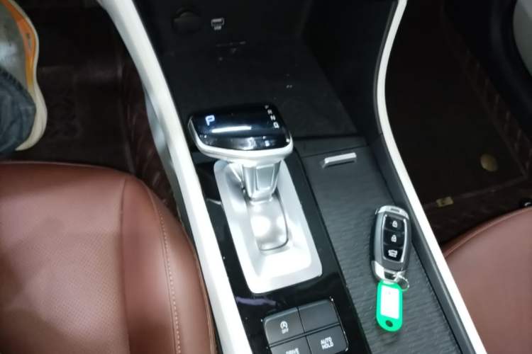 Used Hyundai Mistra 2021 1.8L CVT LUX Premium Edition Gear Lever