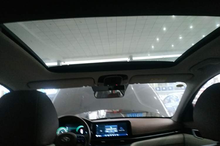 Used Hyundai Mistra 2021 1.8L CVT LUX Premium Edition Headliner