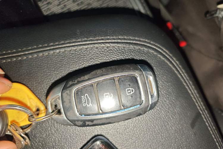 Used Hyundai Mistra 2021 1.8L CVT LUX Premium Edition Interior 1