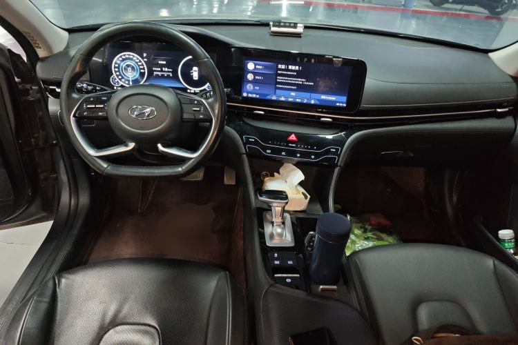 Used Hyundai Mistra 2021 1.8L CVT LUX Premium Edition Interior 2