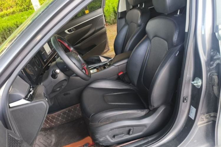 Used Hyundai Mistra 2021 1.8L CVT LUX Premium Edition Interior 2