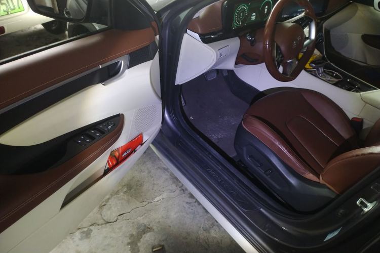 Used Hyundai Mistra 2021 1.8L CVT LUX Premium Edition Interior 3