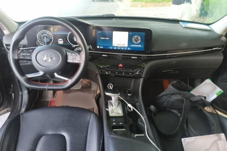 Used Hyundai Mistra 2021 1.8L CVT LUX Premium Edition Interior 4