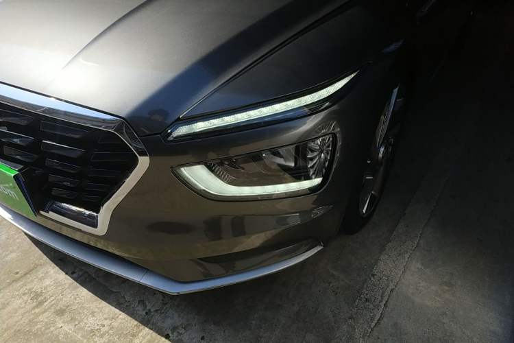 Used Hyundai Mistra 2021 1.8L CVT LUX Premium Edition Left Front Headlight