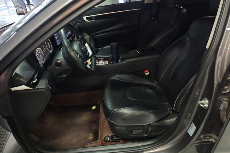 Used Hyundai Mistra 2021 1.8L CVT LUX Premium Edition Left Front Seat