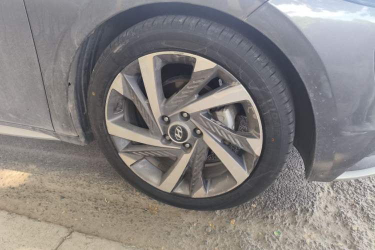 Used Hyundai Mistra 2021 1.8L CVT LUX Premium Edition Right Front Wheel Hub