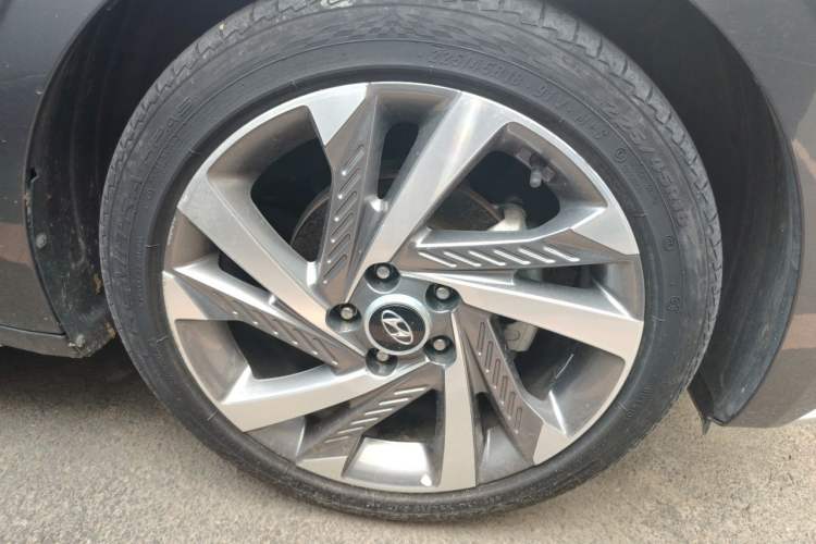 Used Hyundai Mistra 2021 1.8L CVT LUX Premium Edition Right Front Wheel Hub