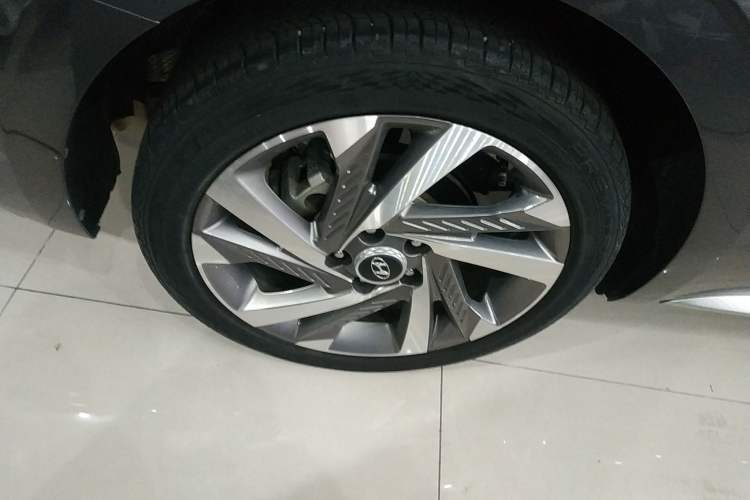 Used Hyundai Mistra 2021 1.8L CVT LUX Premium Edition Right Rear Wheel Hub