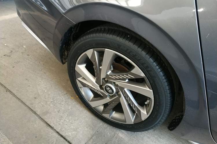 Used Hyundai Mistra 2021 1.8L CVT LUX Premium Edition Right Rear Wheel Hub