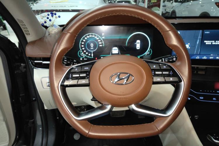 Used Hyundai Mistra 2021 1.8L CVT LUX Premium Edition Steering Wheel