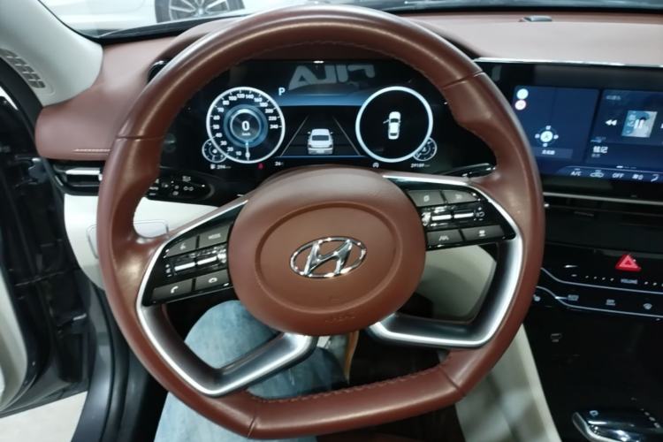 Used Hyundai Mistra 2021 1.8L CVT LUX Premium Edition Steering Wheel