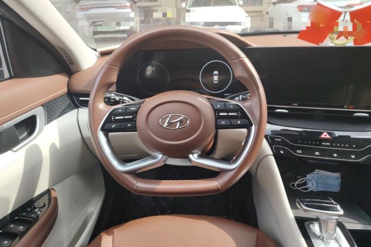 Used Hyundai Mistra 2021 1.8L CVT LUX Premium Edition Steering Wheel