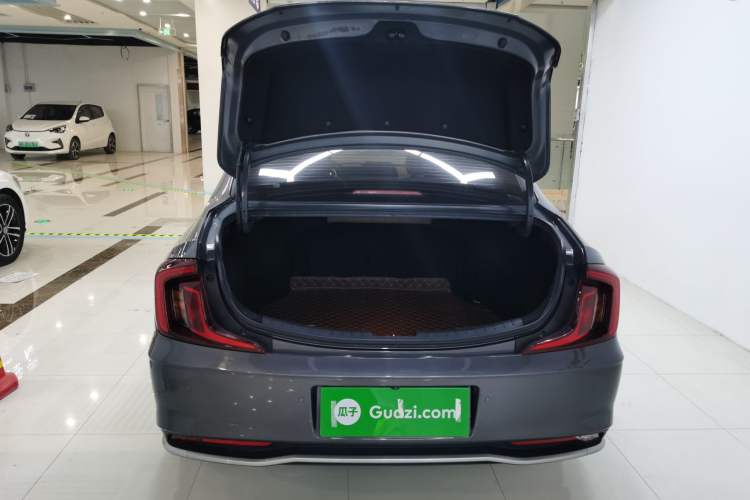 Used Hyundai Mistra 2021 1.8L CVT LUX Premium Edition Trunk