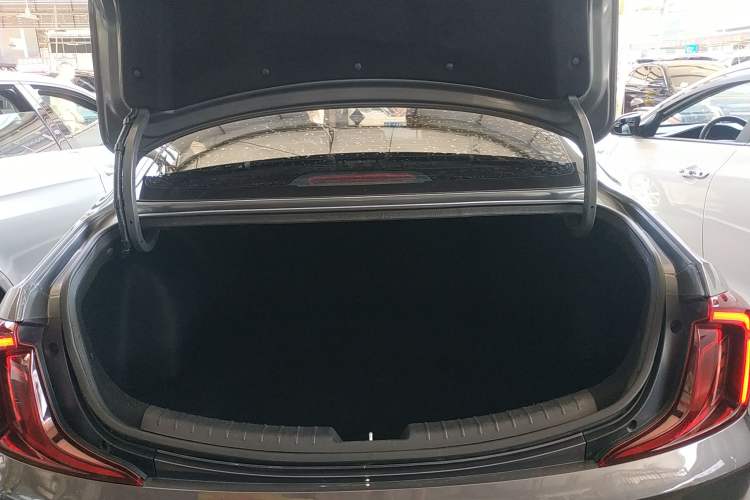 Used Hyundai Mistra 2021 1.8L CVT LUX Premium Edition Trunk