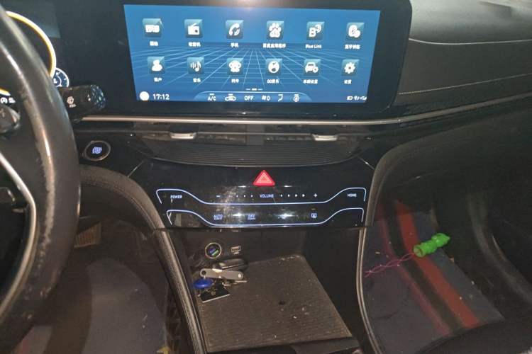 Used Hyundai Mistra 2021 270TGDi DCT LUX Prestige Edition Audio And AC Panel