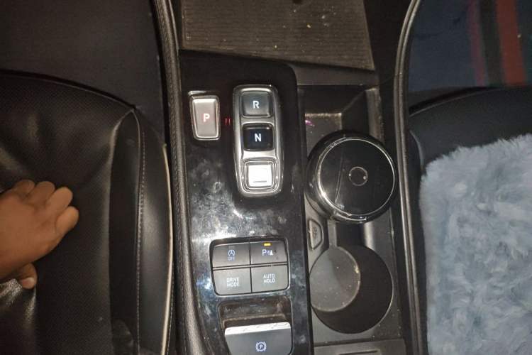 Used Hyundai Mistra 2021 270TGDi DCT LUX Prestige Edition Gear Lever