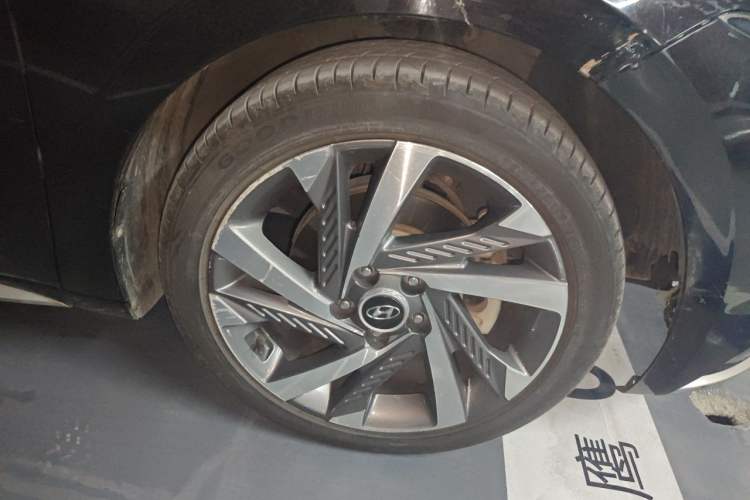 Used Hyundai Mistra 2021 270TGDi DCT LUX Prestige Edition Right Front Wheel Hub