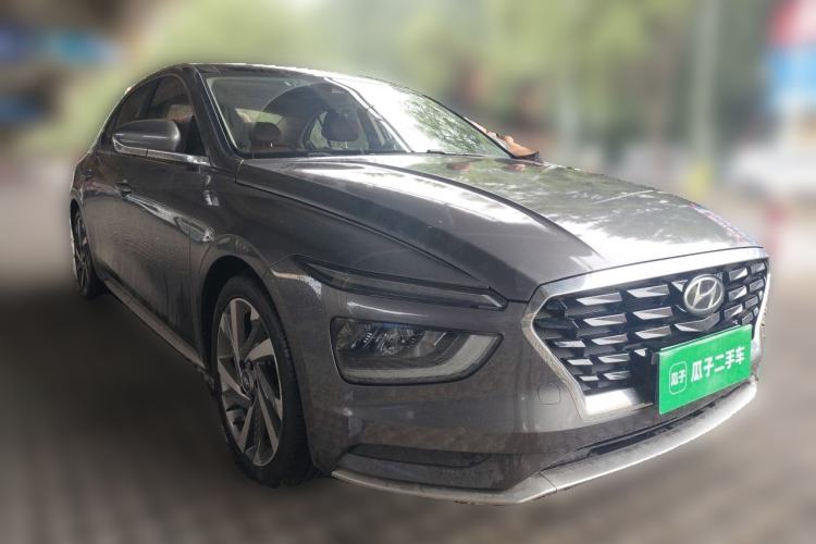 Used Hyundai Mistra 2021 1.8L CVT LUX Premium Edition Front Right 45 Deg