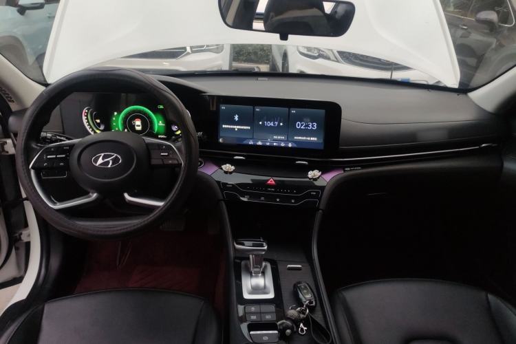 Used Hyundai Mistra 2021 1.8L CVT GLX Elite Edition Center Console