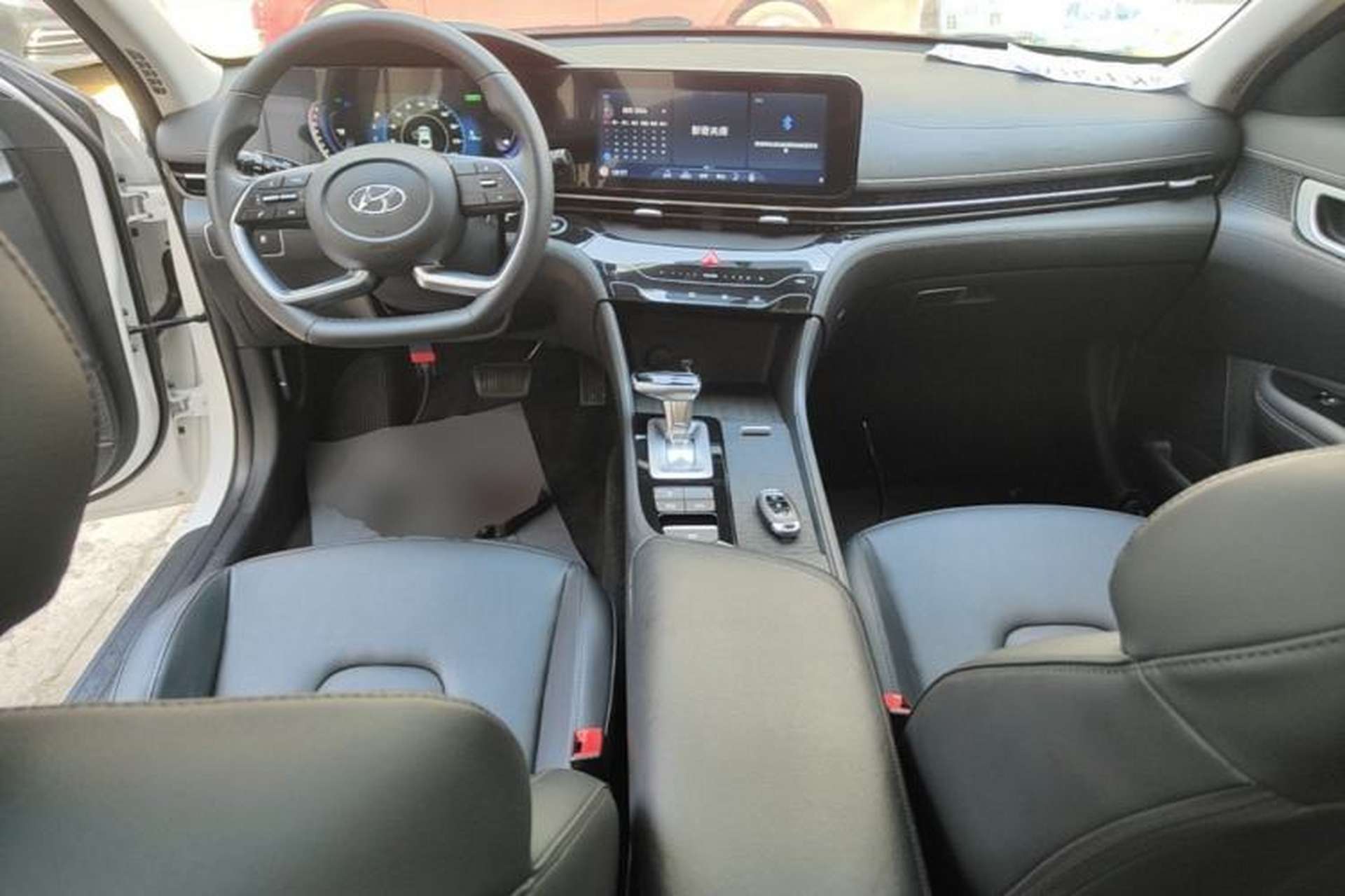 Used Hyundai Mistra 2021 1.8L CVT GLX Elite Edition Center Console