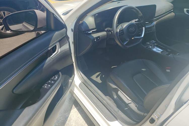 Used Hyundai Mistra 2021 1.8L CVT GLX Elite Edition Driver Seat