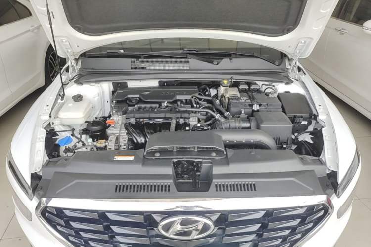 Used Hyundai Mistra 2021 1.8L CVT LUX Premium Edition Engine Bay