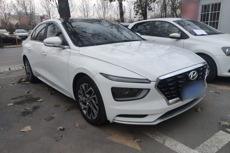 Used Hyundai Mistra 2021 1.8L CVT GLX Elite Edition Front Right 45 Deg