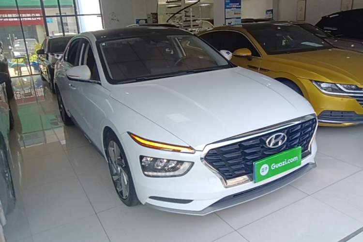 Used Hyundai Mistra 2021 1.8L CVT LUX Premium Edition Front Right 45 Deg