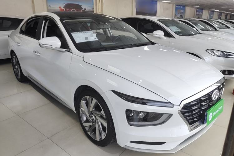 Used Hyundai Mistra 2021 1.8L CVT LUX Premium Edition Front Right 45 Deg