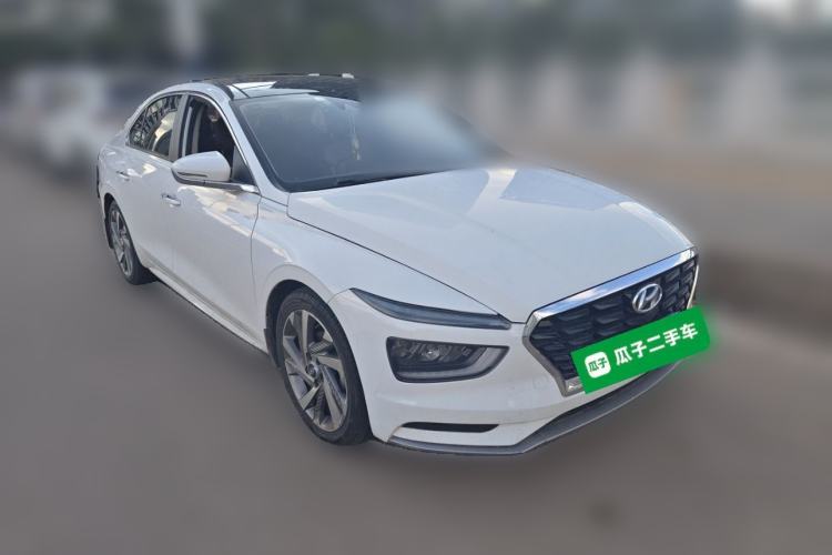 Used Hyundai Mistra 2021 1.8L CVT LUX Premium Edition Front Right 45 Deg