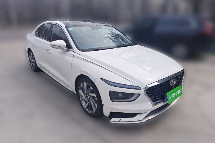 Used Hyundai Mistra 2021 1.8L CVT LUX Premium Edition Front Right 45 Deg