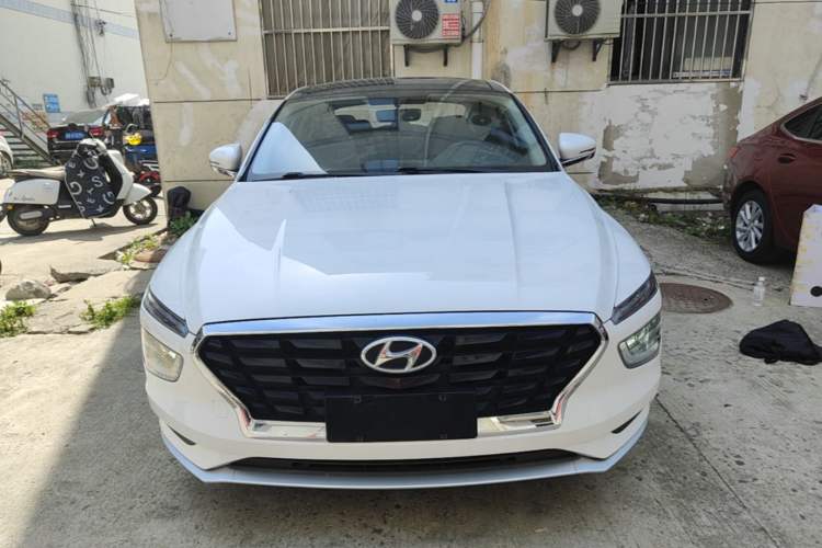 Used Hyundai Mistra 2021 1.8L CVT GLX Elite Edition Front